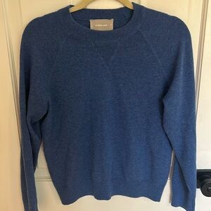 Everlane Women’s sweatshirt style cashmere sweater, size M